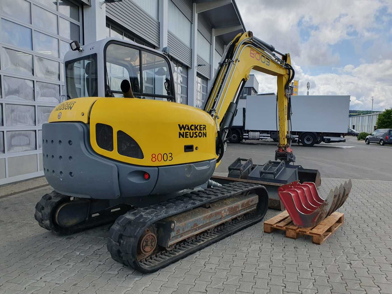 Wacker 8003 / MS08 / nur 4.035h / 2014 / Löffelpaket - Mini bager: slika Wacker 8003 / MS08 / nur 4.035h / 2014 / Löffelpaket - Mini bager Wacker 8003 / MS08 / nur 4.035h / 2014 / Löffelpaket - Mini bager: slika Wacker 8003 / MS08 / nur 4.035h / 2014 / Löffelpaket - Mini bager