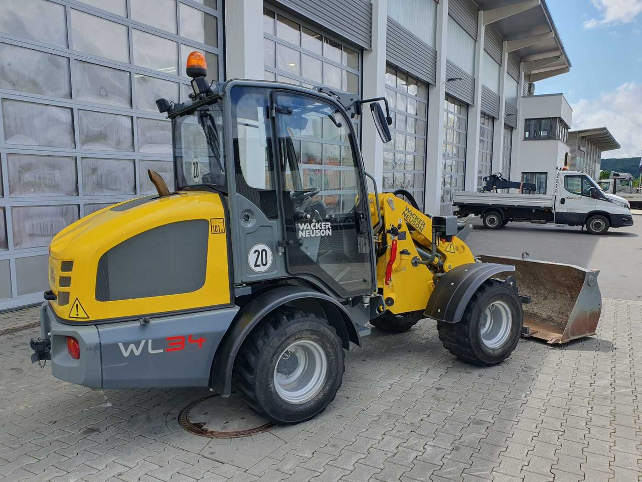 Wacker WL34 (RL40) / Schaufel + Gabel / nur 743h / 62PS - Utovarivač na kotačima: slika Wacker WL34 (RL40) / Schaufel + Gabel / nur 743h / 62PS - Utovarivač na kotačima Wacker WL34 (RL40) / Schaufel + Gabel / nur 743h / 62PS - Utovarivač na kotačima: slika Wacker WL34 (RL40) / Schaufel + Gabel / nur 743h / 62PS - Utovarivač na kotačima
