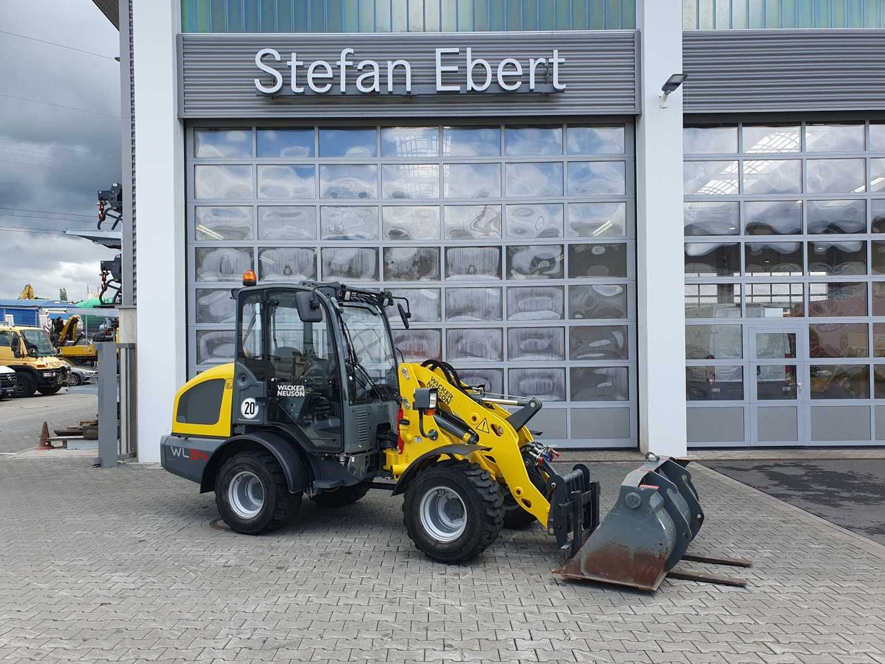 Wacker WL34 (RL40) / Schaufel + Gabel / nur 743h / 62PS - Utovarivač na kotačima: slika Wacker WL34 (RL40) / Schaufel + Gabel / nur 743h / 62PS - Utovarivač na kotačima Wacker WL34 (RL40) / Schaufel + Gabel / nur 743h / 62PS - Utovarivač na kotačima: slika Wacker WL34 (RL40) / Schaufel + Gabel / nur 743h / 62PS - Utovarivač na kotačima