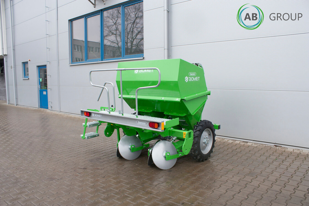 Bomet Gemini S339 two-row potato planter (inter-row width: 67.5 - 80 cm) - Sadilica za krumpir: slika  Bomet Gemini S339 two-row potato planter (inter-row width: 67.5 - 80 cm) - Sadilica za krumpir Bomet Gemini S339 two-row potato planter (inter-row width: 67.5 - 80 cm) - Sadilica za krumpir: slika  Bomet Gemini S339 two-row potato planter (inter-row width: 67.5 - 80 cm) - Sadilica za krumpir