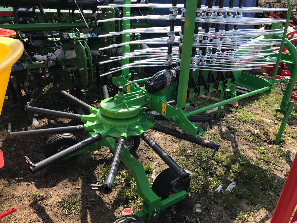 Inter-Tech Rotary Rake ZKT-420, 4.2 m - Prevrtač sijena/ Grabulje: slika Inter-Tech Rotary Rake ZKT-420, 4.2 m - Prevrtač sijena/ Grabulje Inter-Tech Rotary Rake ZKT-420, 4.2 m - Prevrtač sijena/ Grabulje: slika Inter-Tech Rotary Rake ZKT-420, 4.2 m - Prevrtač sijena/ Grabulje