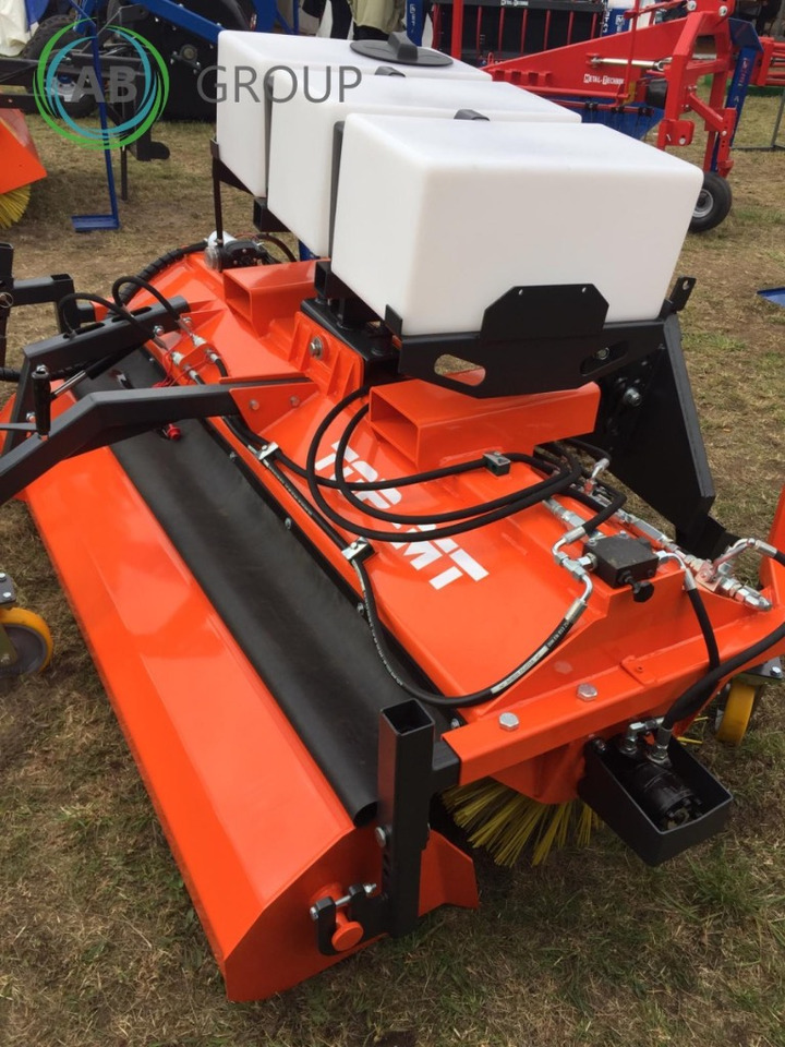 Metal-Technik TOP MT tractor road sweeper 2 m - Metla za Namjenska/ Posebna vozila: slika Metal-Technik TOP MT tractor road sweeper 2 m - Metla za Namjenska/ Posebna vozila Metal-Technik TOP MT tractor road sweeper 2 m - Metla za Namjenska/ Posebna vozila: slika Metal-Technik TOP MT tractor road sweeper 2 m - Metla za Namjenska/ Posebna vozila