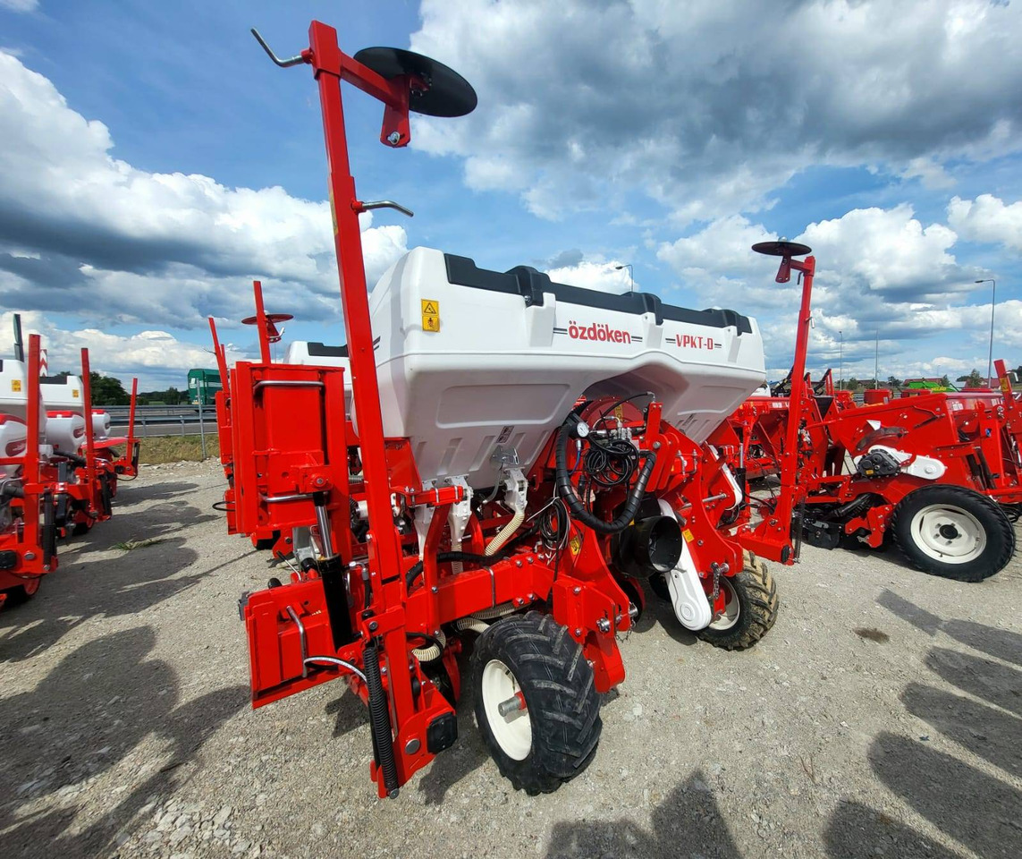 Ozdoken six-row pneumatic precision seeder, VPKT-DG6, PVC fertiliser tank - on stock - Precizna sijačica: slika  Ozdoken six-row pneumatic precision seeder, VPKT-DG6, PVC fertiliser tank - on stock - Precizna sijačica Ozdoken six-row pneumatic precision seeder, VPKT-DG6, PVC fertiliser tank - on stock - Precizna sijačica: slika  Ozdoken six-row pneumatic precision seeder, VPKT-DG6, PVC fertiliser tank - on stock - Precizna sijačica