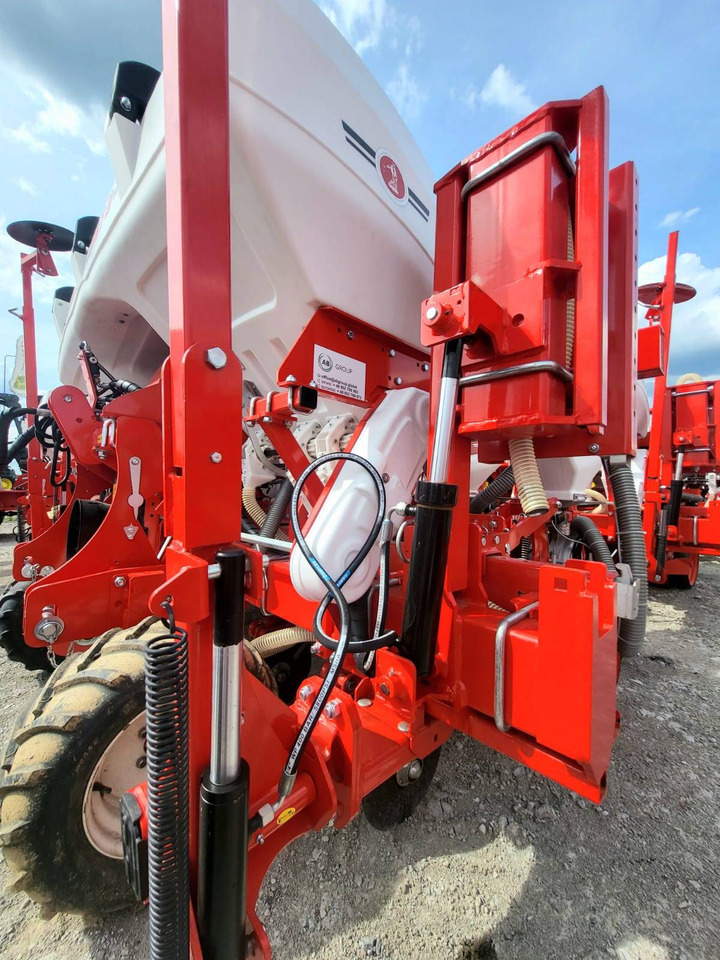 Ozdoken six-row pneumatic precision seeder, VPKT-DG6, PVC fertiliser tank - on stock - Precizna sijačica: slika  Ozdoken six-row pneumatic precision seeder, VPKT-DG6, PVC fertiliser tank - on stock - Precizna sijačica Ozdoken six-row pneumatic precision seeder, VPKT-DG6, PVC fertiliser tank - on stock - Precizna sijačica: slika  Ozdoken six-row pneumatic precision seeder, VPKT-DG6, PVC fertiliser tank - on stock - Precizna sijačica