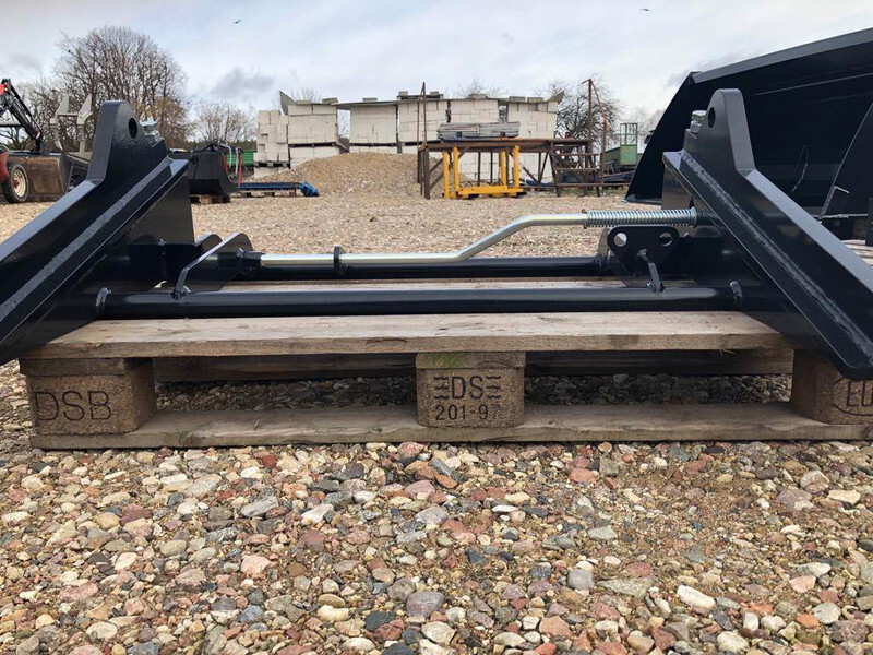 Hydrometal adapter JCB Q-FIT / EURO - Rezervni dijelovi za Poljoprivredni strojevi: slika Hydrometal adapter JCB Q-FIT / EURO - Rezervni dijelovi za Poljoprivredni strojevi Hydrometal adapter JCB Q-FIT / EURO - Rezervni dijelovi za Poljoprivredni strojevi: slika Hydrometal adapter JCB Q-FIT / EURO - Rezervni dijelovi za Poljoprivredni strojevi