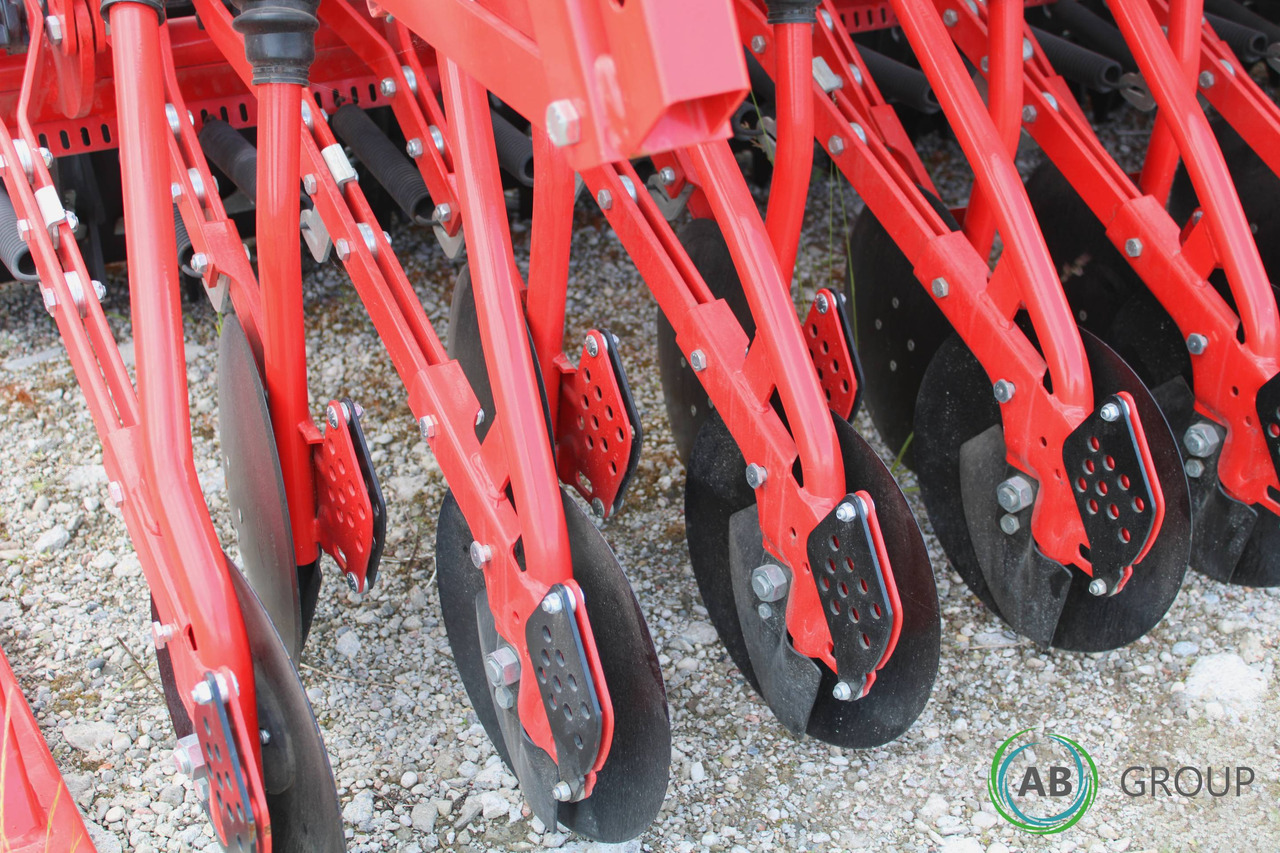 Seedbed and seeding unit mounted on Ozdoken Pertum CS-300 active harrow – single-disc coulter, Packer roller - Kombajn i sijačica: slika Seedbed and seeding unit mounted on Ozdoken Pertum CS-300 active harrow – single-disc coulter, Packer roller - Kombajn i sijačica Seedbed and seeding unit mounted on Ozdoken Pertum CS-300 active harrow – single-disc coulter, Packer roller - Kombajn i sijačica: slika Seedbed and seeding unit mounted on Ozdoken Pertum CS-300 active harrow – single-disc coulter, Packer roller - Kombajn i sijačica