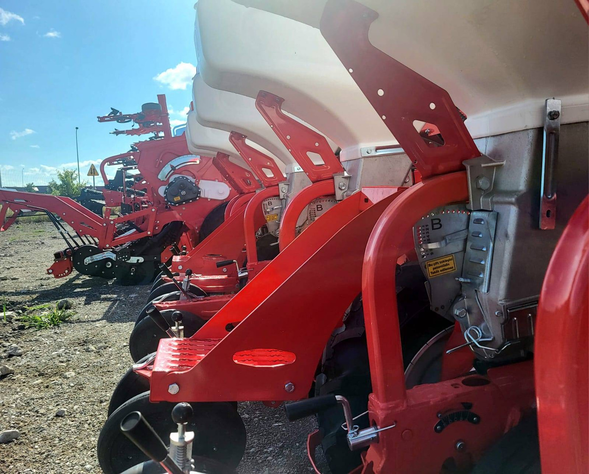 Six-row pneumatic precision seeder with depth fertilization Ozdoken VPKT-DG6 - Precizna sijačica: slika  Six-row pneumatic precision seeder with depth fertilization Ozdoken VPKT-DG6 - Precizna sijačica Six-row pneumatic precision seeder with depth fertilization Ozdoken VPKT-DG6 - Precizna sijačica: slika  Six-row pneumatic precision seeder with depth fertilization Ozdoken VPKT-DG6 - Precizna sijačica