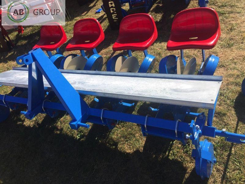 Taret seeding planter 4-rows - Oprema za sijanje: slika Taret seeding planter 4-rows - Oprema za sijanje Taret seeding planter 4-rows - Oprema za sijanje: slika Taret seeding planter 4-rows - Oprema za sijanje