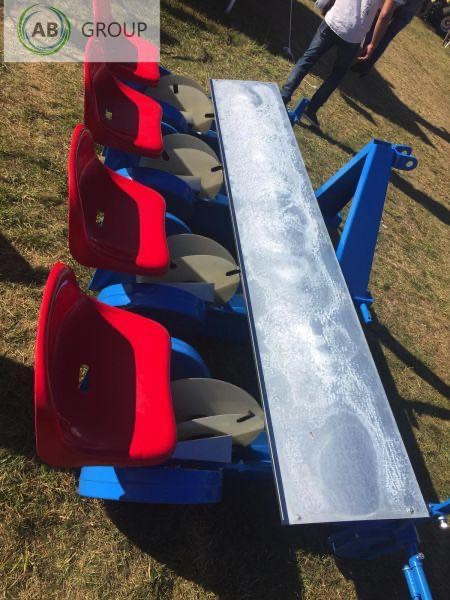 Taret seeding planter 4-rows - Oprema za sijanje: slika Taret seeding planter 4-rows - Oprema za sijanje Taret seeding planter 4-rows - Oprema za sijanje: slika Taret seeding planter 4-rows - Oprema za sijanje