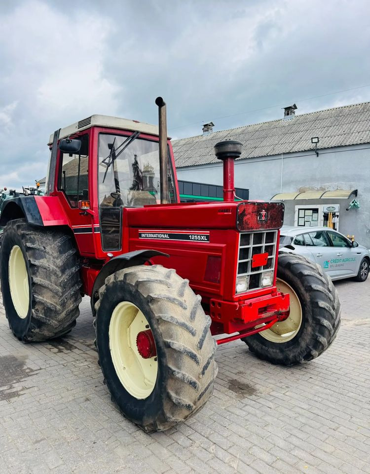 Case IH 1255 XL - Traktor: slika Case IH 1255 XL - Traktor Case IH 1255 XL - Traktor: slika Case IH 1255 XL - Traktor