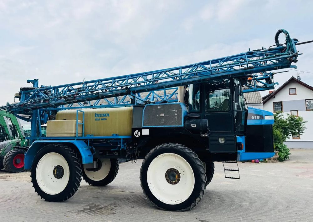 Challenger ROGATOR 618 - Samopogonjena prskalica: slika Challenger ROGATOR 618 - Samopogonjena prskalica Challenger ROGATOR 618 - Samopogonjena prskalica: slika Challenger ROGATOR 618 - Samopogonjena prskalica