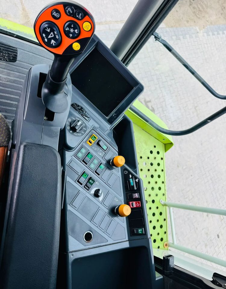 Claas Lexion 550 - Kombajn za žetvu: slika Claas Lexion 550 - Kombajn za žetvu Claas Lexion 550 - Kombajn za žetvu: slika Claas Lexion 550 - Kombajn za žetvu