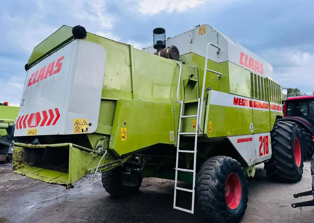 Claas MEGA 218 - Kombajn za žetvu: slika Claas MEGA 218 - Kombajn za žetvu Claas MEGA 218 - Kombajn za žetvu: slika Claas MEGA 218 - Kombajn za žetvu