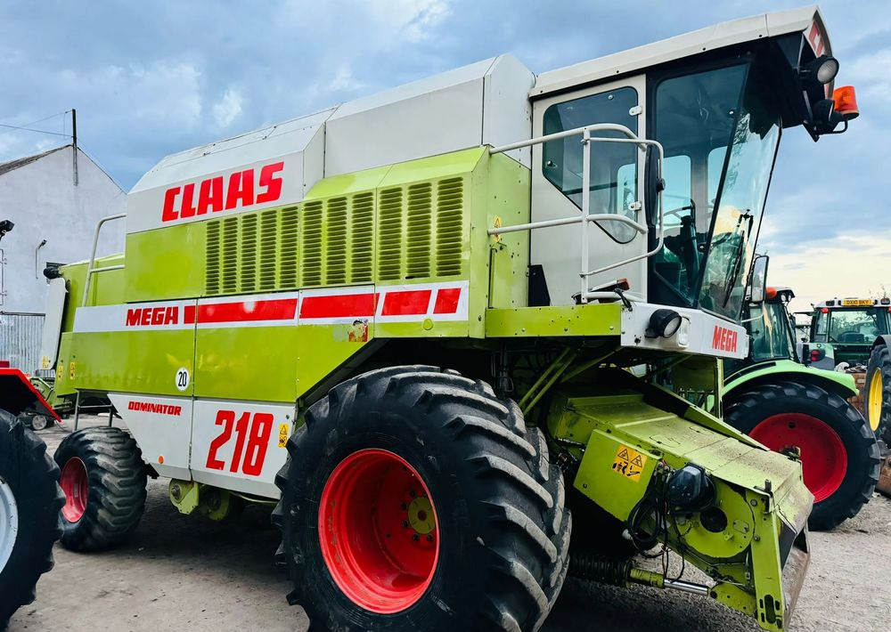 Claas MEGA 218 - Kombajn za žetvu: slika Claas MEGA 218 - Kombajn za žetvu Claas MEGA 218 - Kombajn za žetvu: slika Claas MEGA 218 - Kombajn za žetvu