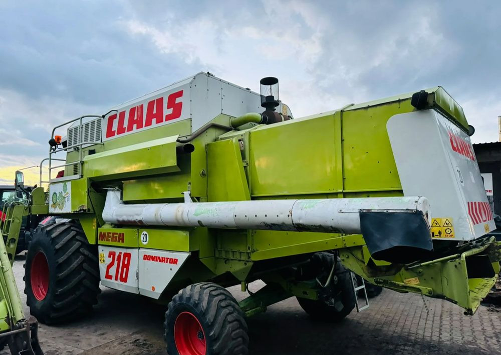 Claas MEGA 218 - Kombajn za žetvu: slika Claas MEGA 218 - Kombajn za žetvu Claas MEGA 218 - Kombajn za žetvu: slika Claas MEGA 218 - Kombajn za žetvu