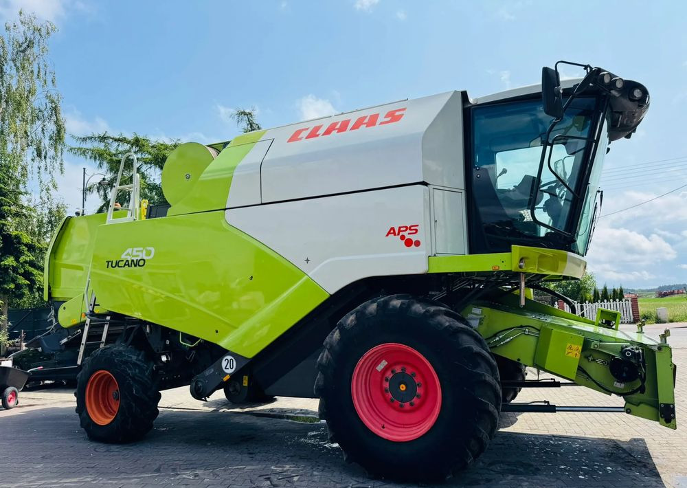 Claas Tucano 450 - Kombajn za žetvu: slika Claas Tucano 450 - Kombajn za žetvu Claas Tucano 450 - Kombajn za žetvu: slika Claas Tucano 450 - Kombajn za žetvu
