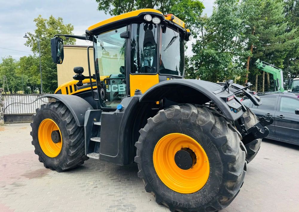 JCB 4220 - Traktor: slika JCB 4220 - Traktor JCB 4220 - Traktor: slika JCB 4220 - Traktor