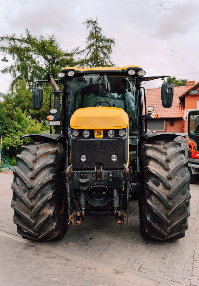 JCB Fastrac 4220 - Traktor: slika JCB Fastrac 4220 - Traktor JCB Fastrac 4220 - Traktor: slika JCB Fastrac 4220 - Traktor