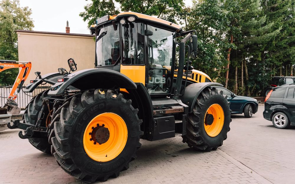 JCB Fastrac 4220 - Traktor: slika JCB Fastrac 4220 - Traktor JCB Fastrac 4220 - Traktor: slika JCB Fastrac 4220 - Traktor