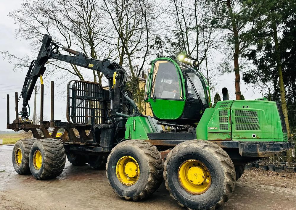 Forvarder John Deere 1910E: slika Forvarder John Deere 1910E