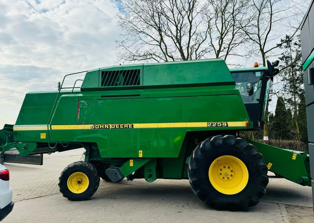 John Deere 2254 - Kombajn za žetvu: slika John Deere 2254 - Kombajn za žetvu John Deere 2254 - Kombajn za žetvu: slika John Deere 2254 - Kombajn za žetvu