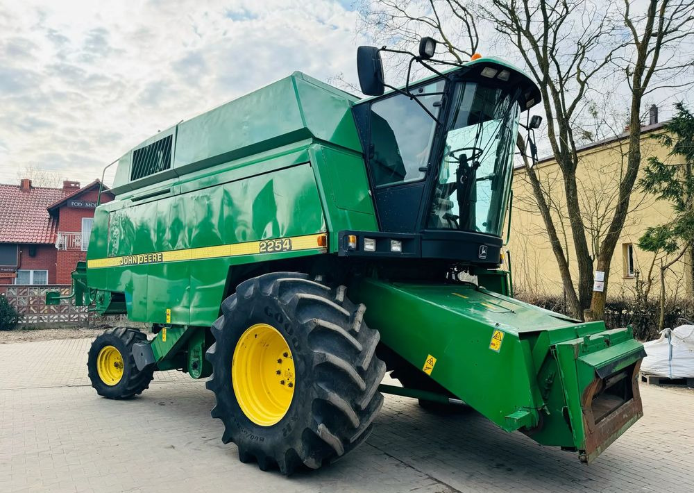 John Deere 2254 - Kombajn za žetvu: slika John Deere 2254 - Kombajn za žetvu John Deere 2254 - Kombajn za žetvu: slika John Deere 2254 - Kombajn za žetvu