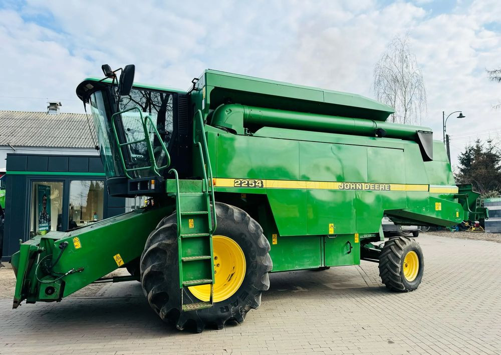 John Deere 2254 - Kombajn za žetvu: slika John Deere 2254 - Kombajn za žetvu John Deere 2254 - Kombajn za žetvu: slika John Deere 2254 - Kombajn za žetvu
