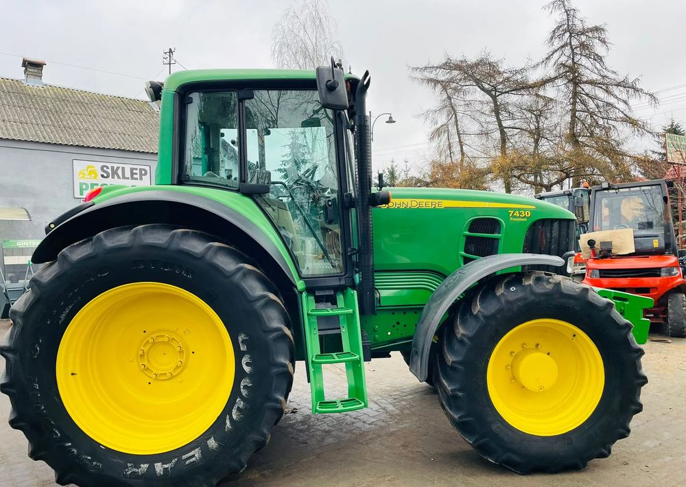 John Deere 7430 - Traktor: slika John Deere 7430 - Traktor John Deere 7430 - Traktor: slika John Deere 7430 - Traktor