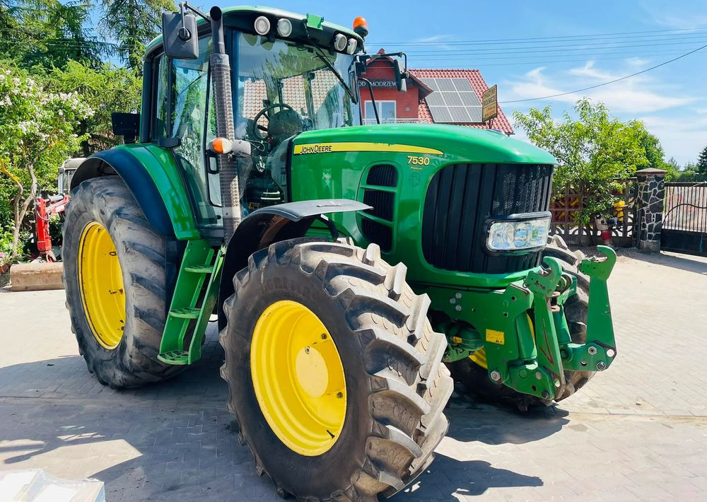 John Deere 7530 PREMIUM - Traktor: slika  John Deere 7530 PREMIUM - Traktor John Deere 7530 PREMIUM - Traktor: slika  John Deere 7530 PREMIUM - Traktor