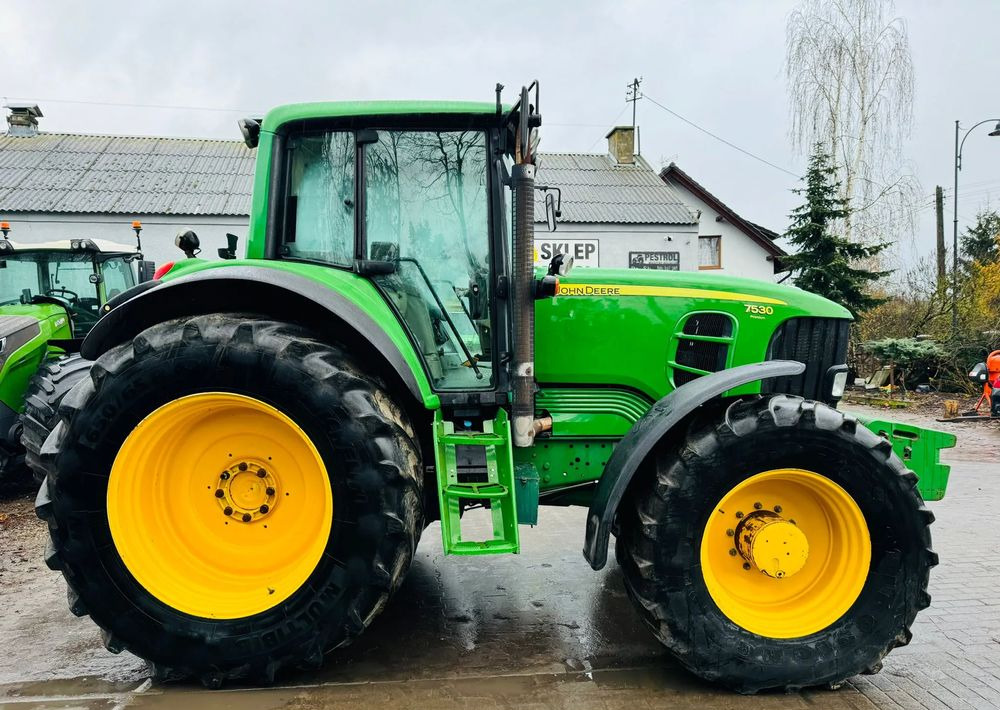 John Deere 7530 PREMIUM - Traktor: slika  John Deere 7530 PREMIUM - Traktor John Deere 7530 PREMIUM - Traktor: slika  John Deere 7530 PREMIUM - Traktor