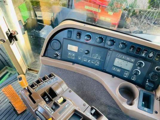 John Deere 8130 - Traktor: slika John Deere 8130 - Traktor John Deere 8130 - Traktor: slika John Deere 8130 - Traktor
