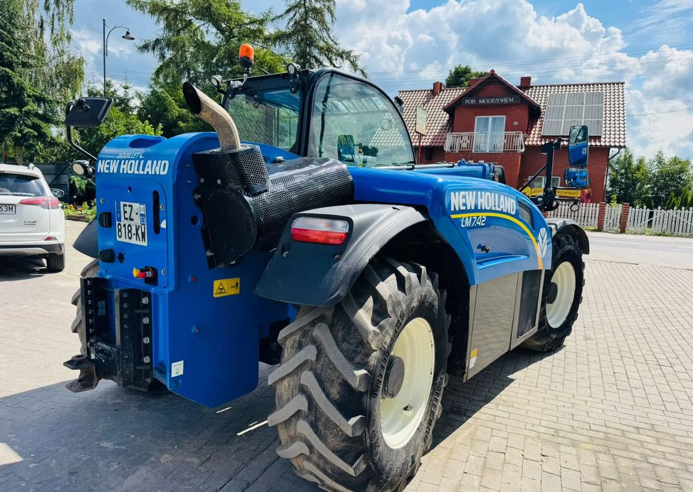 New Holland L7.42 - Teleskopski rukovatelj: slika New Holland L7.42 - Teleskopski rukovatelj New Holland L7.42 - Teleskopski rukovatelj: slika New Holland L7.42 - Teleskopski rukovatelj