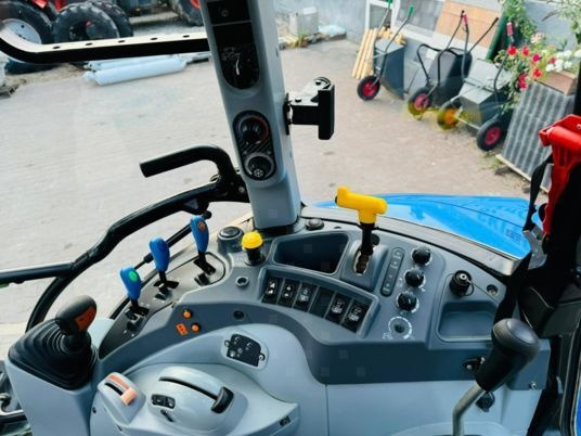 New Holland T5.110 - Traktor: slika New Holland T5.110 - Traktor New Holland T5.110 - Traktor: slika New Holland T5.110 - Traktor