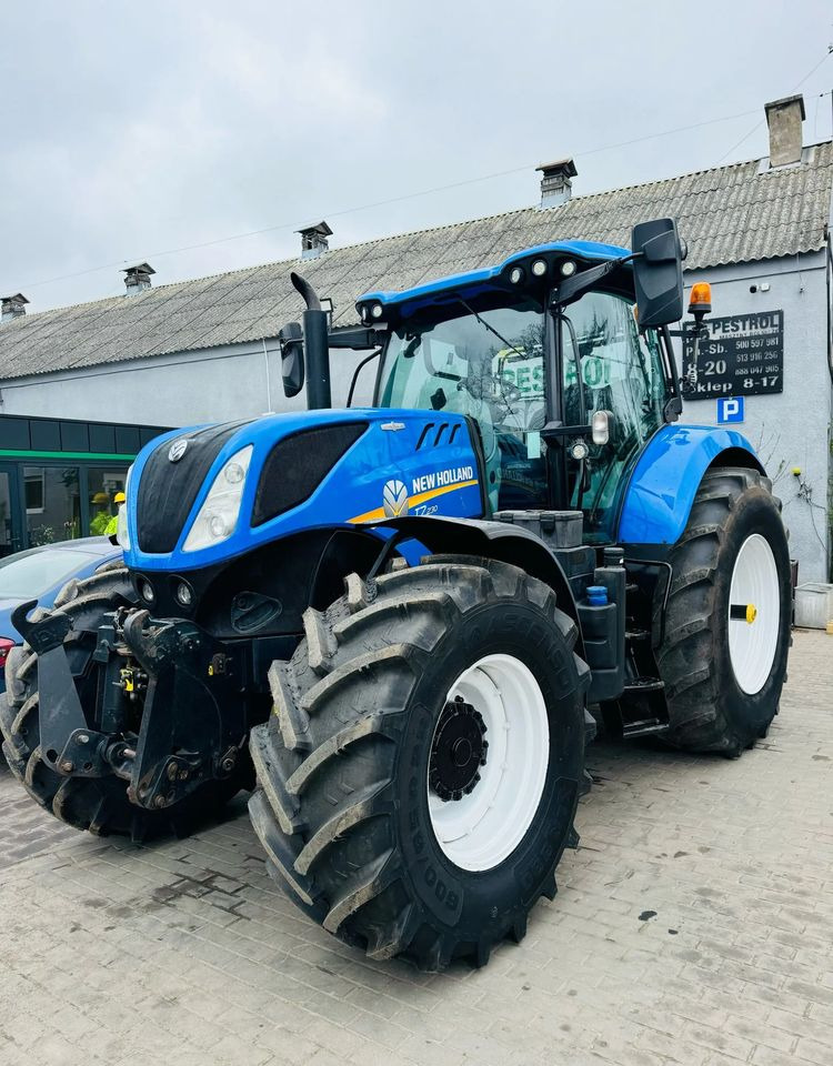New Holland T7.230 AUTOCOMMAND - Traktor: slika New Holland T7.230 AUTOCOMMAND - Traktor New Holland T7.230 AUTOCOMMAND - Traktor: slika New Holland T7.230 AUTOCOMMAND - Traktor