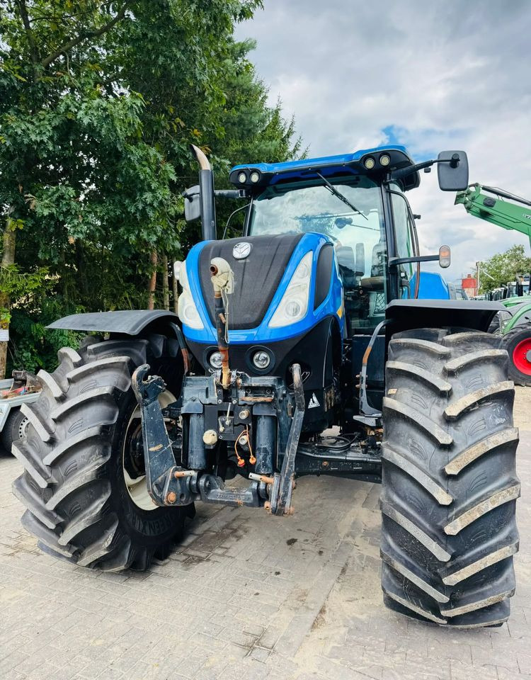 New Holland T7.230 - Traktor: slika New Holland T7.230 - Traktor New Holland T7.230 - Traktor: slika New Holland T7.230 - Traktor