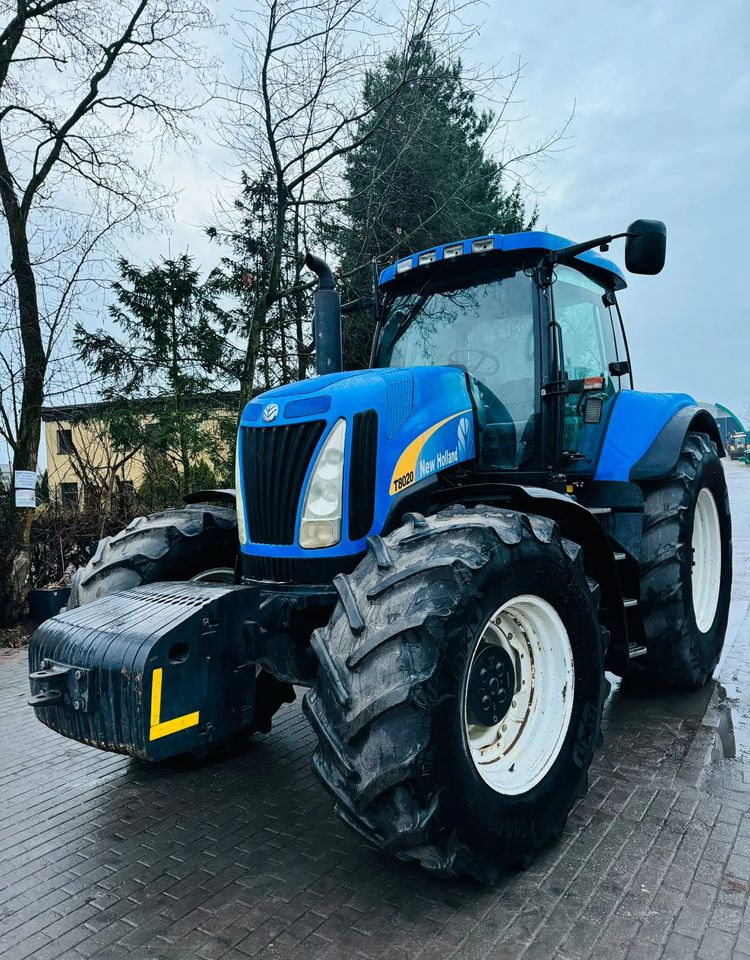 New Holland T8020 - Traktor: slika New Holland T8020 - Traktor New Holland T8020 - Traktor: slika New Holland T8020 - Traktor