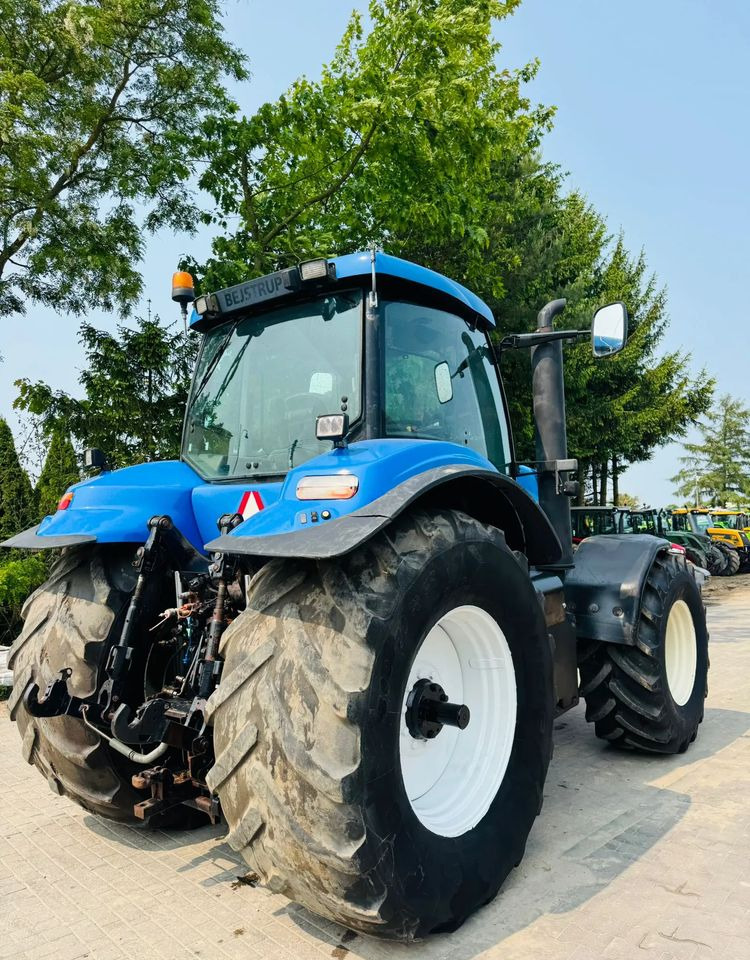 New Holland T8040 - Traktor: slika New Holland T8040 - Traktor New Holland T8040 - Traktor: slika New Holland T8040 - Traktor