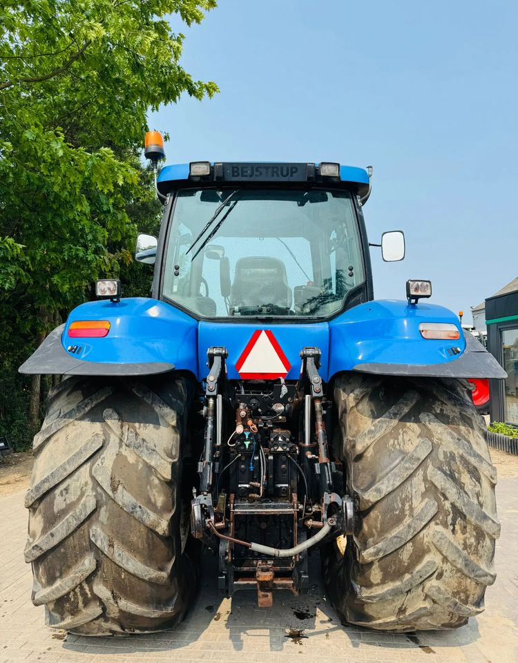 New Holland T8040 - Traktor: slika New Holland T8040 - Traktor New Holland T8040 - Traktor: slika New Holland T8040 - Traktor