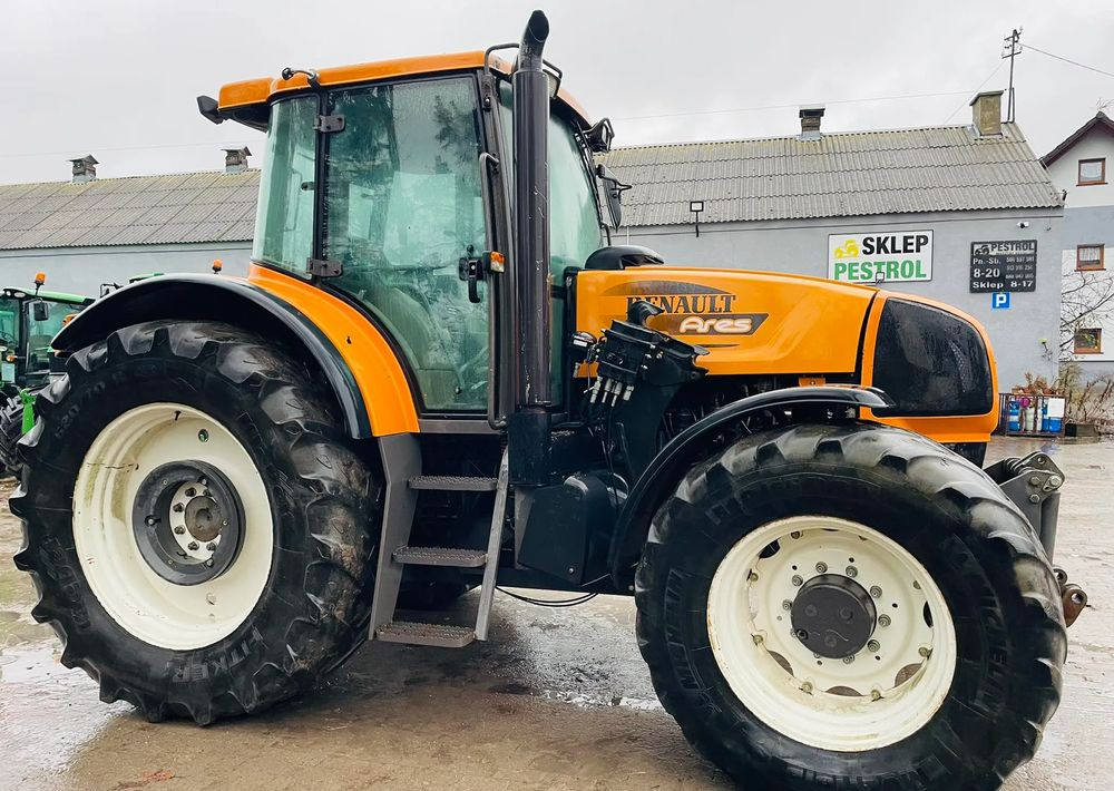 Renault Ares 826 RZ - Traktor: slika  Renault Ares 826 RZ - Traktor Renault Ares 826 RZ - Traktor: slika  Renault Ares 826 RZ - Traktor