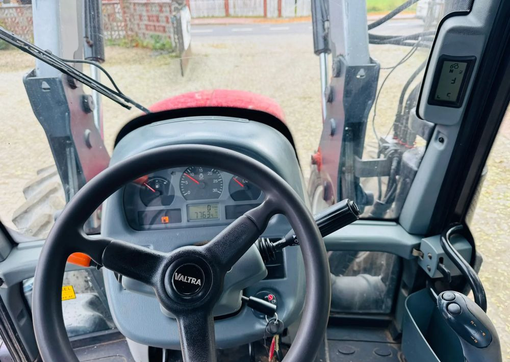 Traktor Valtra N123 HiTech: slika Traktor Valtra N123 HiTech