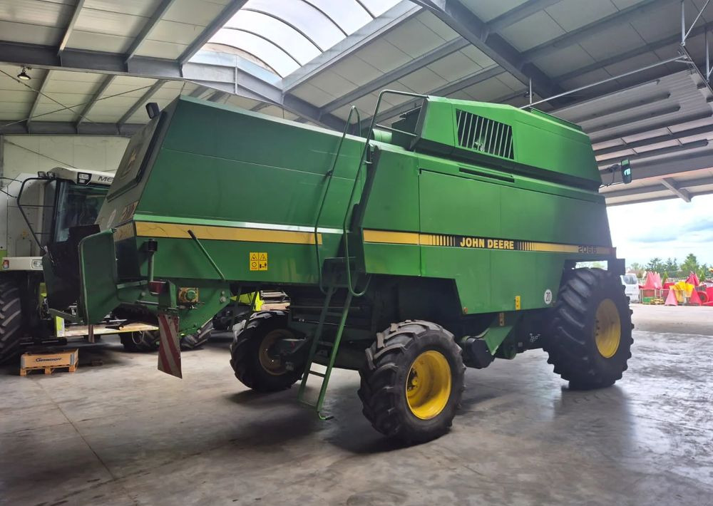 John Deere 2066 - Kombajn za žetvu: slika John Deere 2066 - Kombajn za žetvu John Deere 2066 - Kombajn za žetvu: slika John Deere 2066 - Kombajn za žetvu