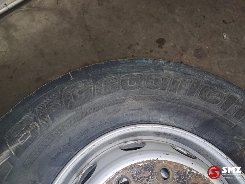 BFG Occ vrachtwagenband 315/80R22.5 156/150K BF Goodri - Guma za Kamion: slika BFG Occ vrachtwagenband 315/80R22.5 156/150K BF Goodri - Guma za Kamion BFG Occ vrachtwagenband 315/80R22.5 156/150K BF Goodri - Guma za Kamion: slika BFG Occ vrachtwagenband 315/80R22.5 156/150K BF Goodri - Guma za Kamion