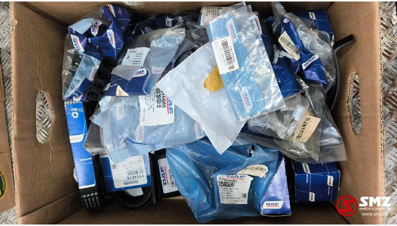 DAF Lot onderdelen DAF - Motor i dijelovi za Kamion: slika DAF Lot onderdelen DAF - Motor i dijelovi za Kamion DAF Lot onderdelen DAF - Motor i dijelovi za Kamion: slika DAF Lot onderdelen DAF - Motor i dijelovi za Kamion