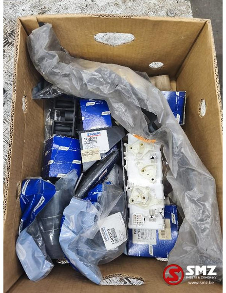 DAF Lot onderdelen DAF - Motor i dijelovi za Kamion: slika DAF Lot onderdelen DAF - Motor i dijelovi za Kamion DAF Lot onderdelen DAF - Motor i dijelovi za Kamion: slika DAF Lot onderdelen DAF - Motor i dijelovi za Kamion