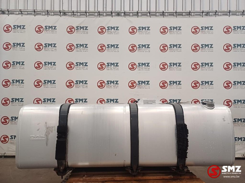 DAF Occ brandstoftank met steunen 750L DAF - Spremnik goriva za Kamion: slika DAF Occ brandstoftank met steunen 750L DAF - Spremnik goriva za Kamion DAF Occ brandstoftank met steunen 750L DAF - Spremnik goriva za Kamion: slika DAF Occ brandstoftank met steunen 750L DAF - Spremnik goriva za Kamion