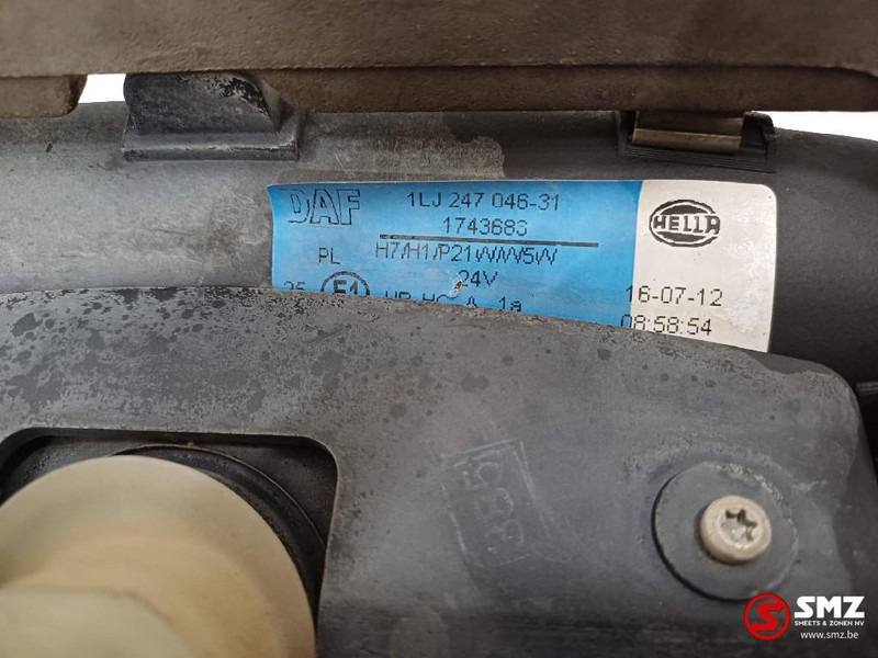 DAF Occ koplamp rechts + koplampsteun DAF - Prednja svjetla za Kamion: slika DAF Occ koplamp rechts + koplampsteun DAF - Prednja svjetla za Kamion DAF Occ koplamp rechts + koplampsteun DAF - Prednja svjetla za Kamion: slika DAF Occ koplamp rechts + koplampsteun DAF - Prednja svjetla za Kamion