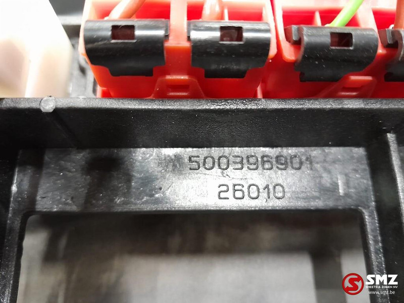 Iveco Occ zekeringskast Iveco - Električni sustav za Kamion: slika Iveco Occ zekeringskast Iveco - Električni sustav za Kamion Iveco Occ zekeringskast Iveco - Električni sustav za Kamion: slika Iveco Occ zekeringskast Iveco - Električni sustav za Kamion