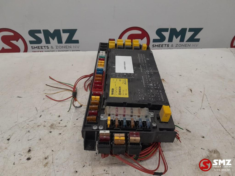 Iveco Occ zekeringskast + body computer Iveco - Električni sustav za Kamion: slika Iveco Occ zekeringskast + body computer Iveco - Električni sustav za Kamion Iveco Occ zekeringskast + body computer Iveco - Električni sustav za Kamion: slika Iveco Occ zekeringskast + body computer Iveco - Električni sustav za Kamion