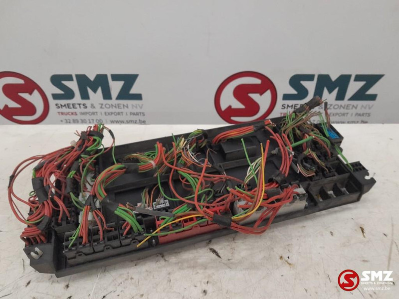 Iveco Occ zekeringskast + body computer Iveco - Električni sustav za Kamion: slika Iveco Occ zekeringskast + body computer Iveco - Električni sustav za Kamion Iveco Occ zekeringskast + body computer Iveco - Električni sustav za Kamion: slika Iveco Occ zekeringskast + body computer Iveco - Električni sustav za Kamion