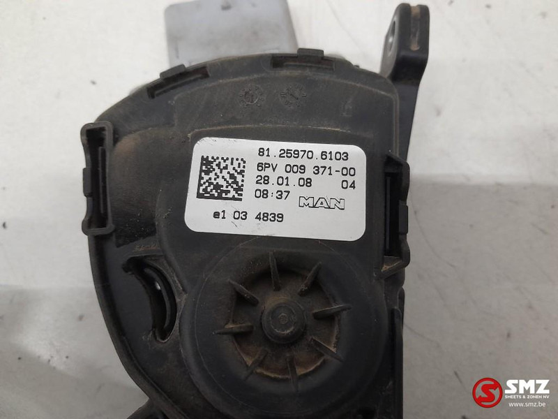 MAN Occ gaspedaal MAN - Kabina i unutrašnjost za Kamion: slika MAN Occ gaspedaal MAN - Kabina i unutrašnjost za Kamion MAN Occ gaspedaal MAN - Kabina i unutrašnjost za Kamion: slika MAN Occ gaspedaal MAN - Kabina i unutrašnjost za Kamion